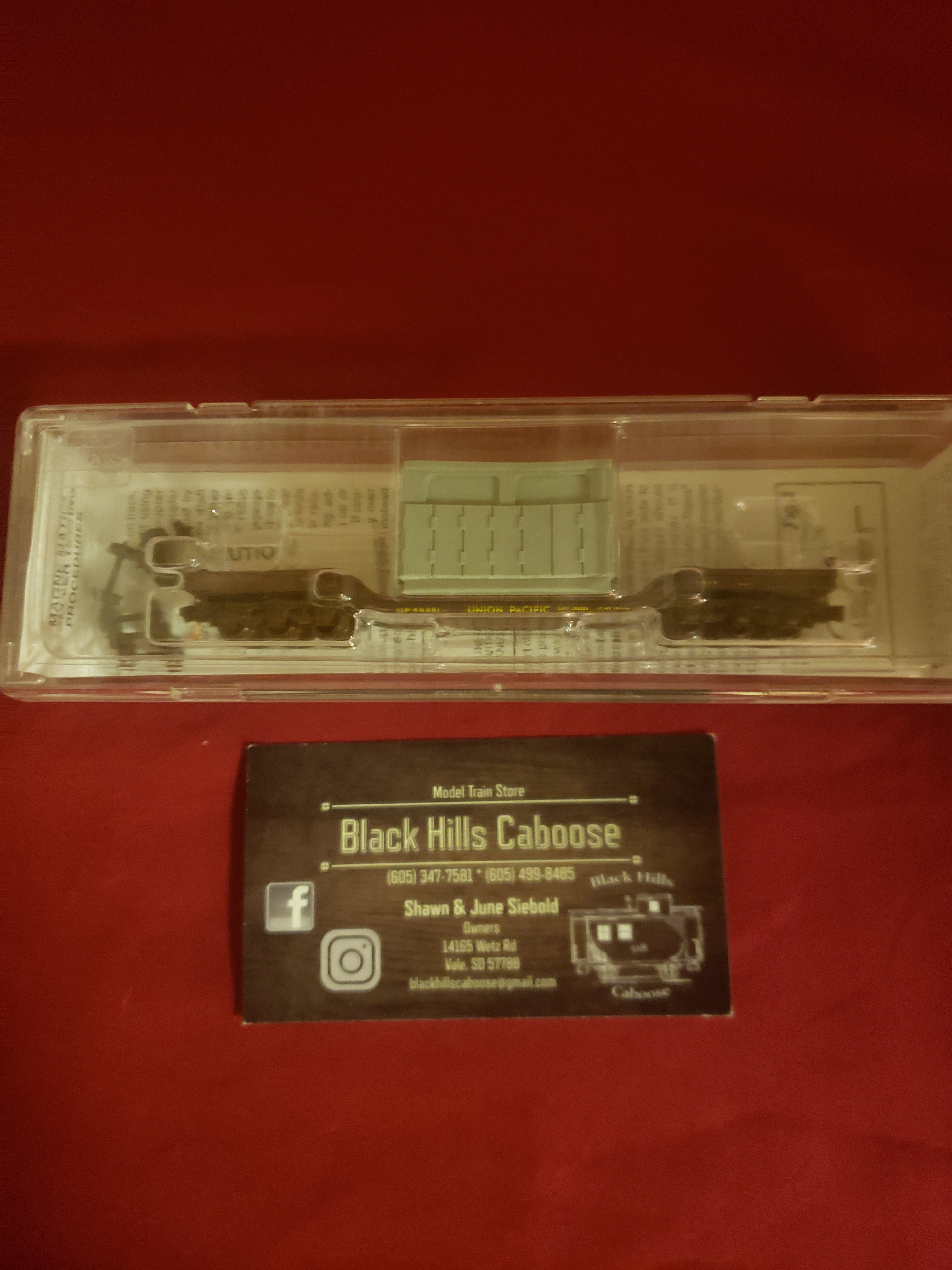 MT 109220 Union Pacific Depressed Center Flat Car with Generator Load 